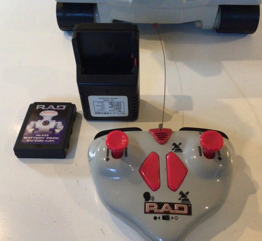 宇宙人がやって来た！RAD バッテリーロボ 音声 光 ショットガン付き