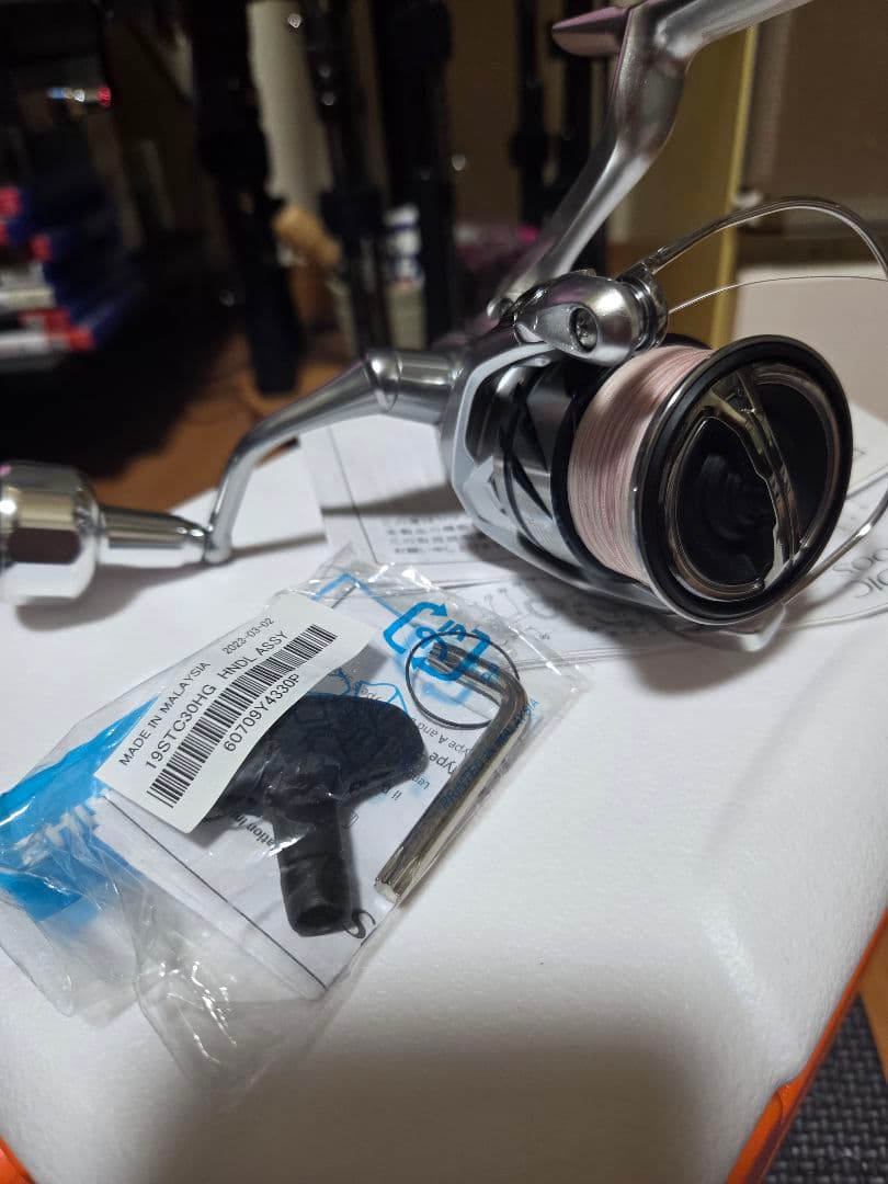 （写真追加）SHIMANO STRADIC C3000HG スピニングリール