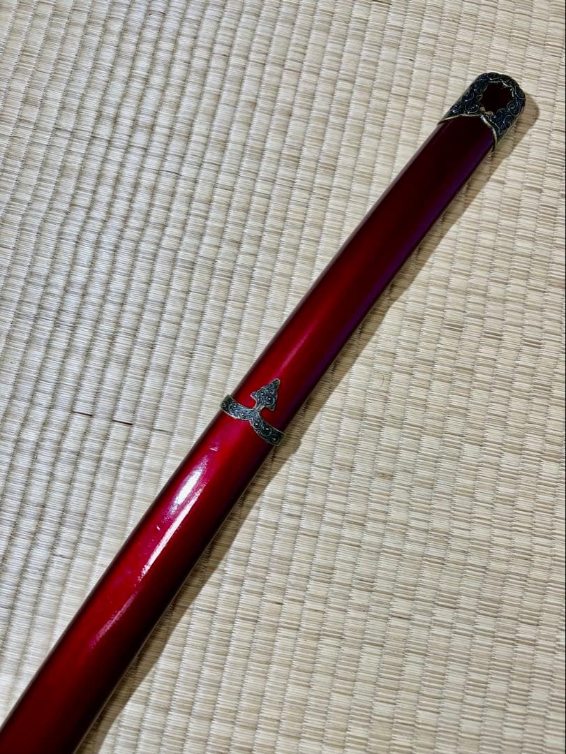 模造刀 太刀　※赤い鞘で刀身に樋のある刀！