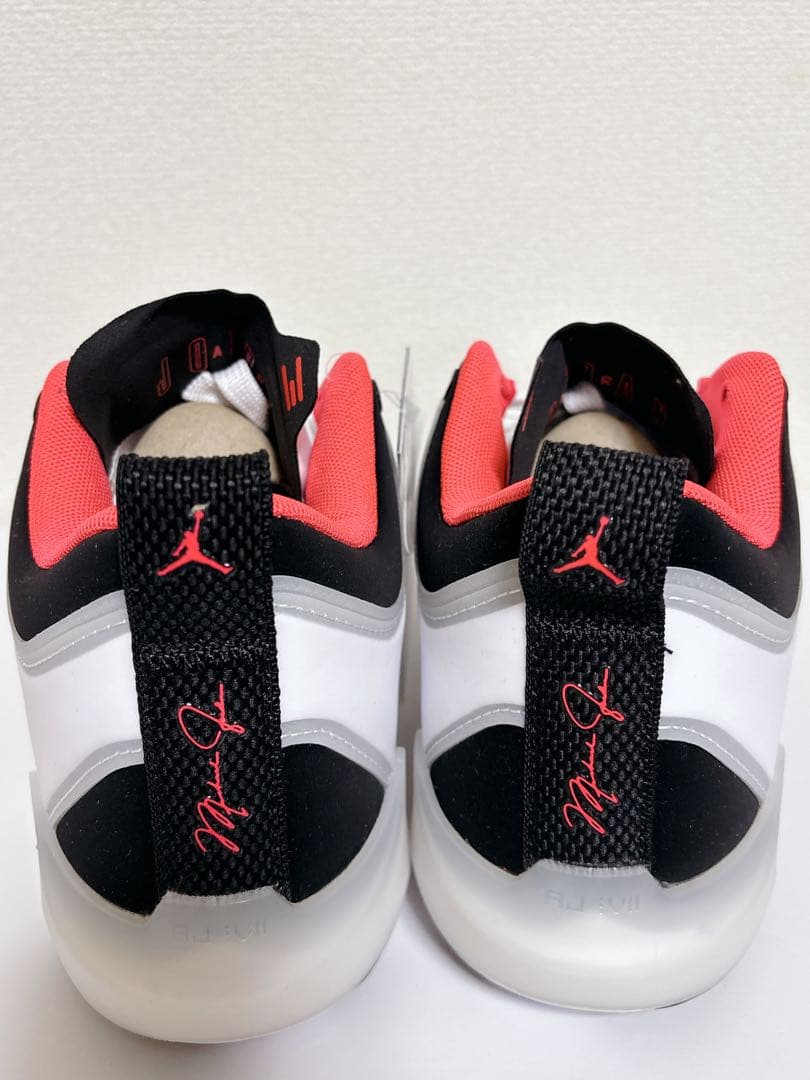 新品・未使用NIKE エアジョーダン 37 ロー PFホワイトバッシュ26.5㎝