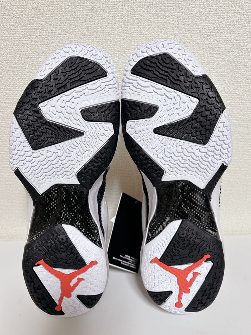 新品・未使用NIKE エアジョーダン 37 ロー PFホワイトバッシュ26.5㎝