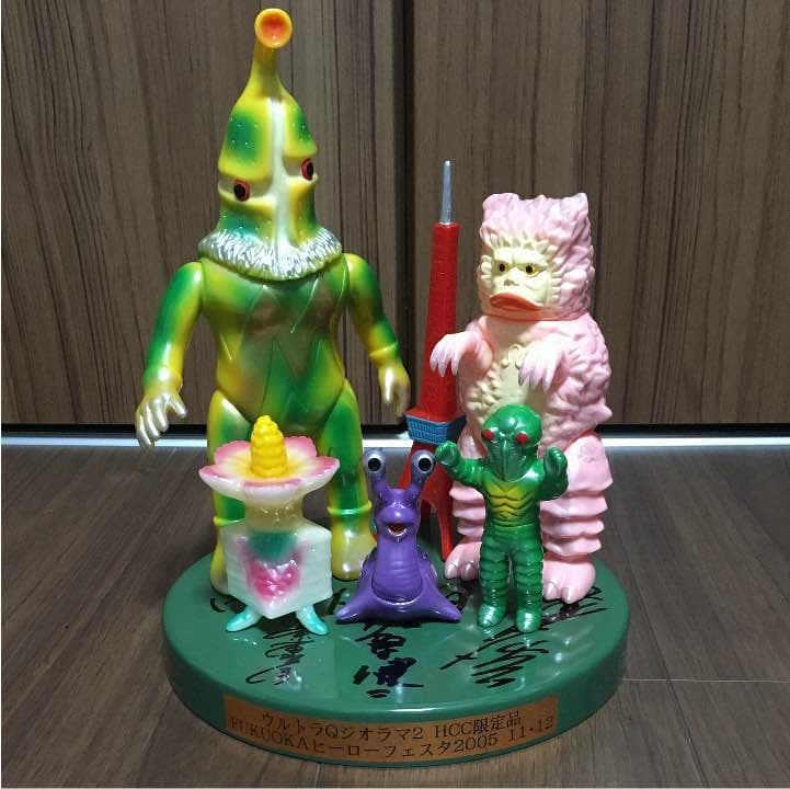 100体限定品 ウルトラQジオラマ m1号 ソフビ