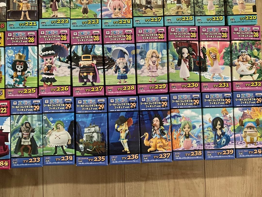 ワンピース　ワールドコレクタブルフィギュア