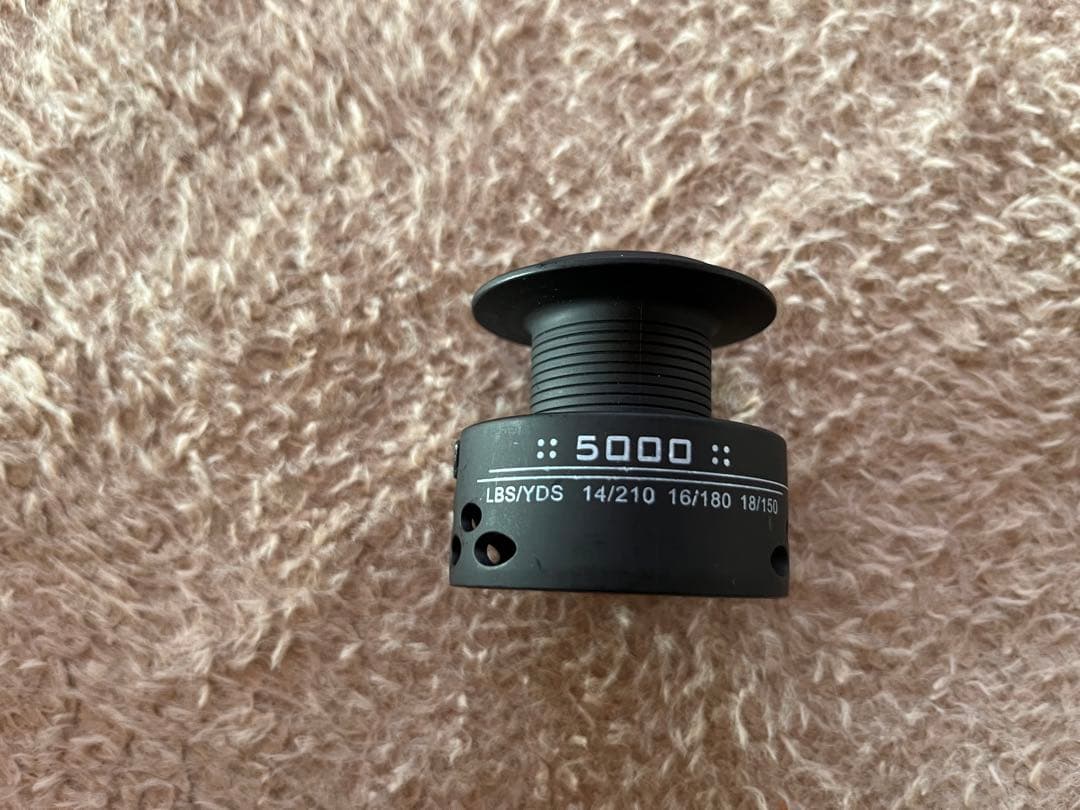 スピニングリール 5000番 未使用品 ライン 予備スプール 付き
