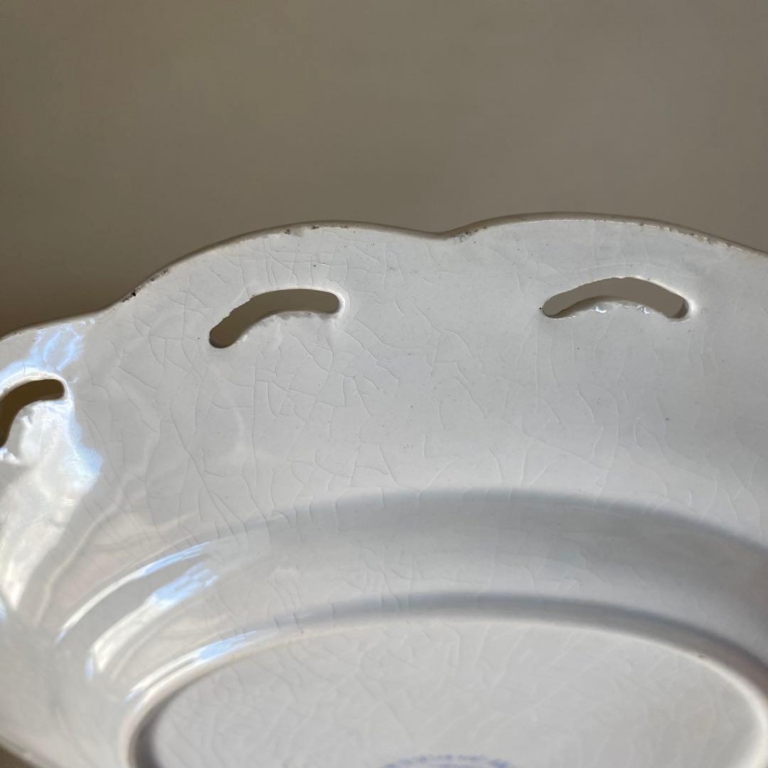 Choisy le Roi 白いレリーフのお皿