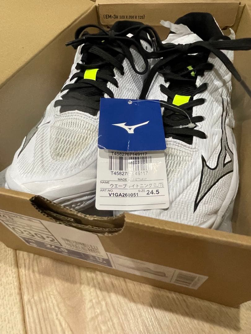 （美品）新作Mizuno ミズノウェーブライトニングELITE 定価18700円