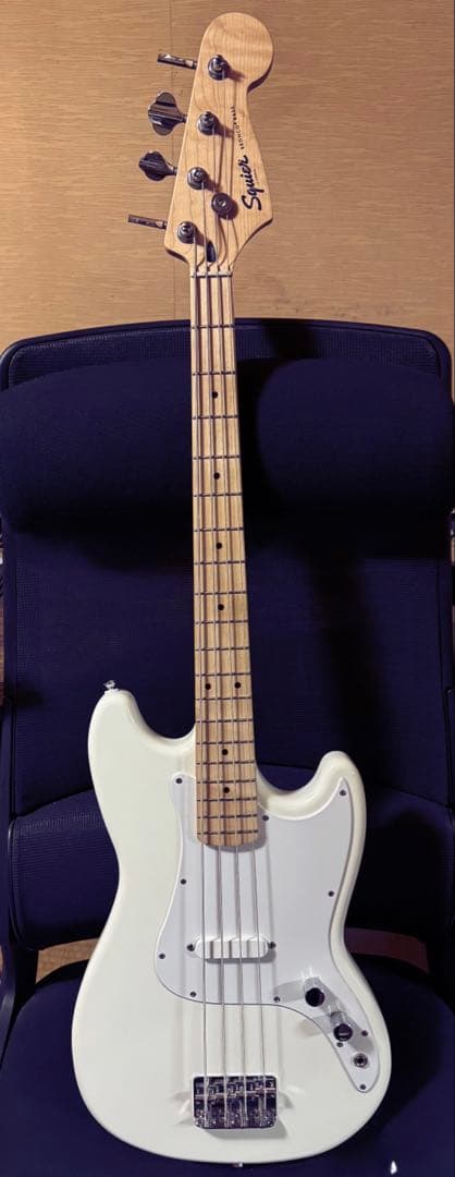 Squier by Fender bronco bass(若干トラ目個体)