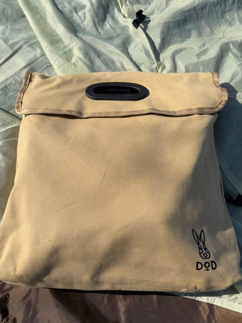 DOD アウトドアチェア スゴイッス　タン　収納バッグ付き