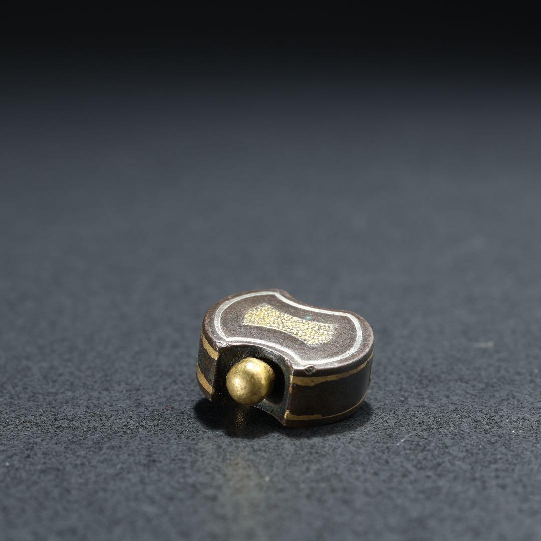 緒締玉　分銅形　象嵌　金工　骨董　印籠　R1434