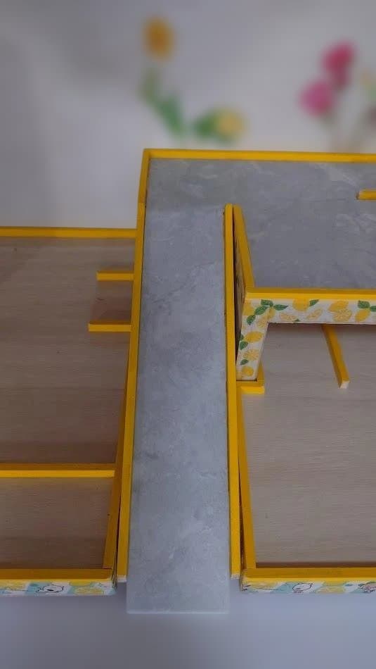 トミカ木製手作り駐車場（ビッグイエロ－）BY02