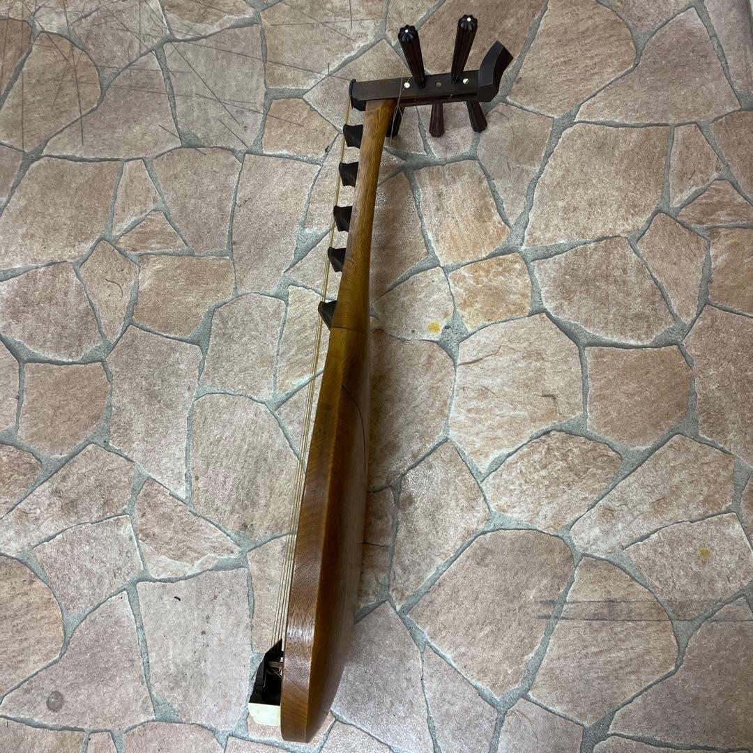 木製　琵琶　月の模様