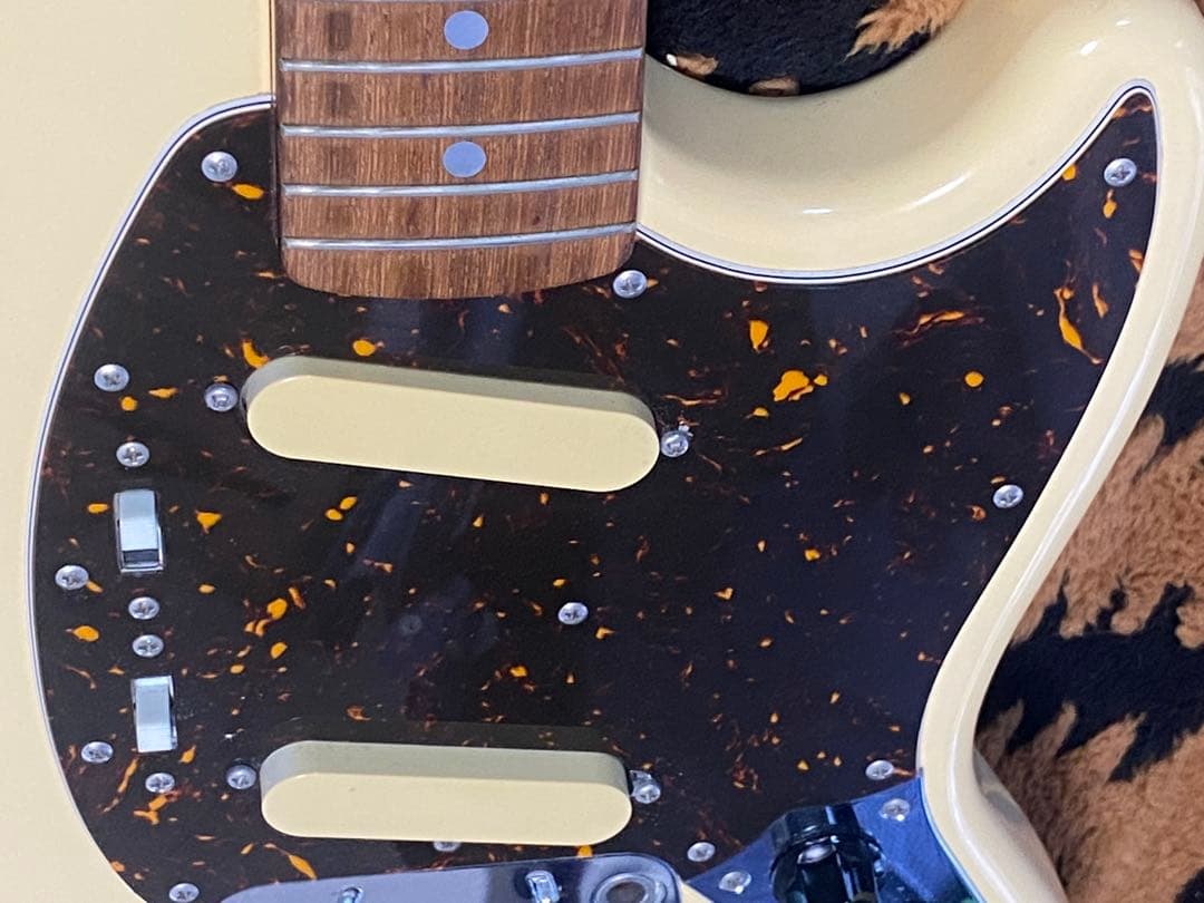 Fender Japan mustang アイボリー