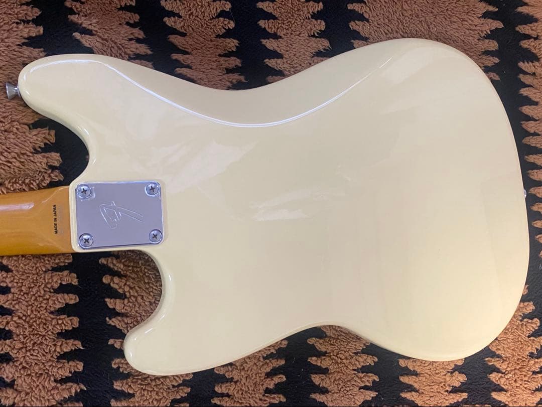Fender Japan mustang アイボリー