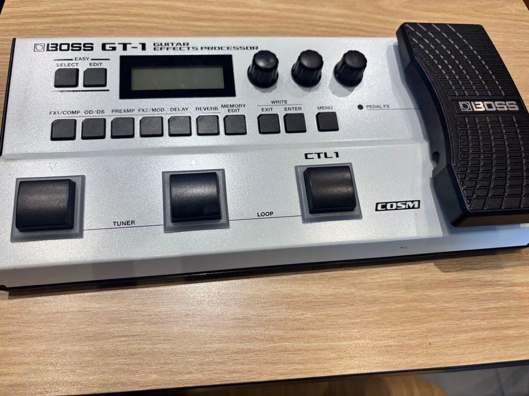 BOSS GT-1 ホワイト 限定カラー　ボス　マルチ•エフェクター