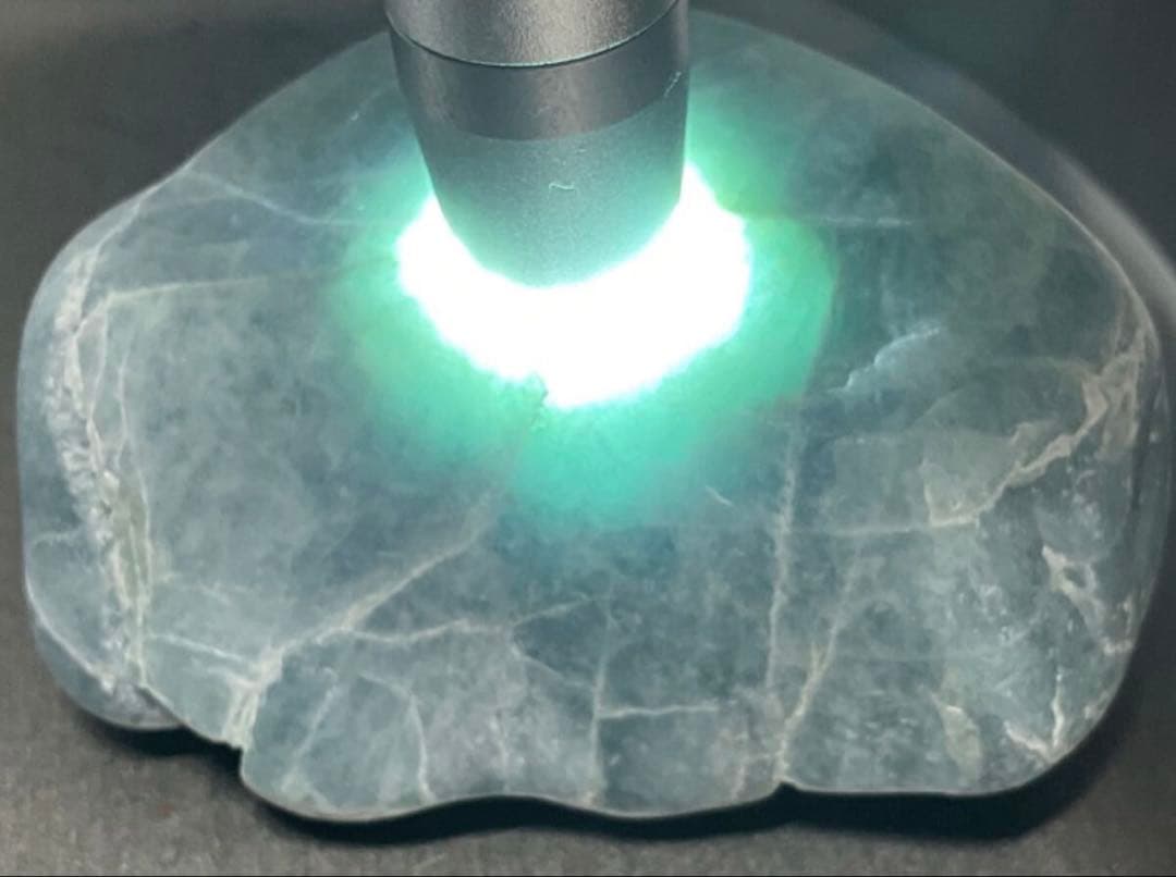 濃い水色　糸魚川翡翠66g ヒスイ　ひすい