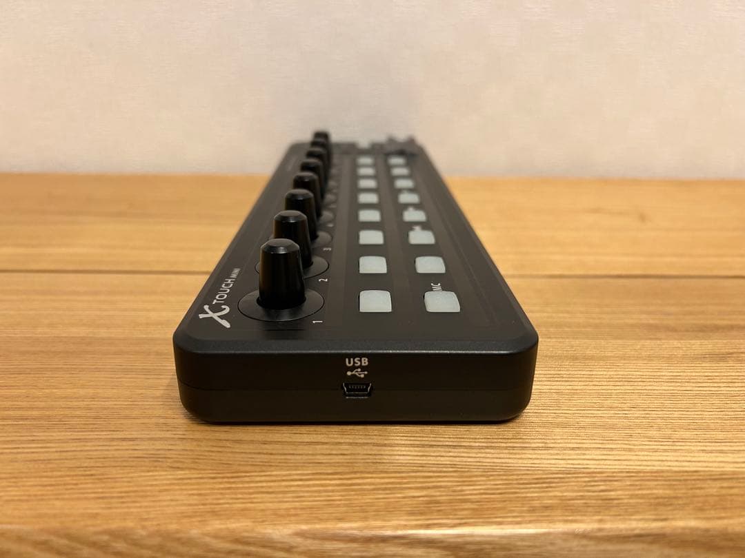 Behringer X TOUCH MINI MIDIコントローラー