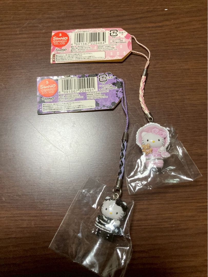 希少 激レア 新品 ご当地 ハローキティ ゴシック ロリータ コラボ ストラップ