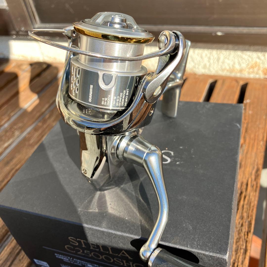 １８STELLA C2500SHGスピニングリール 箱付き