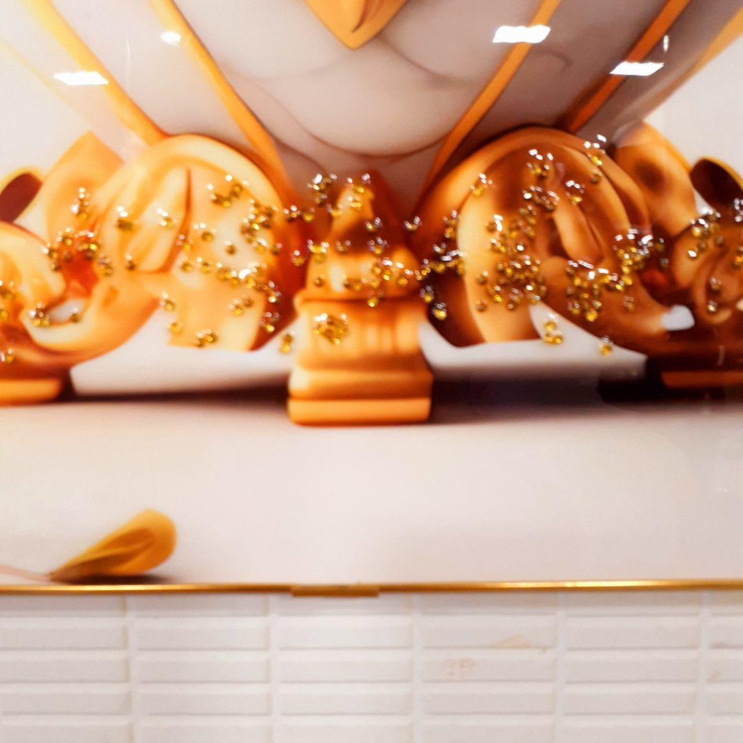 輸入雑貨　『赤い薔薇とロゼッタ』　天然水晶石　クリスタルアート　ゴールドフレーム