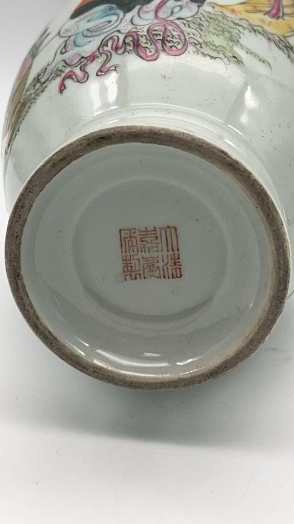 清嘉慶時代 【大清嘉慶年製】在銘 粉彩人物物語文盤口瓶 景徳鎮　花瓶 (Y-5)