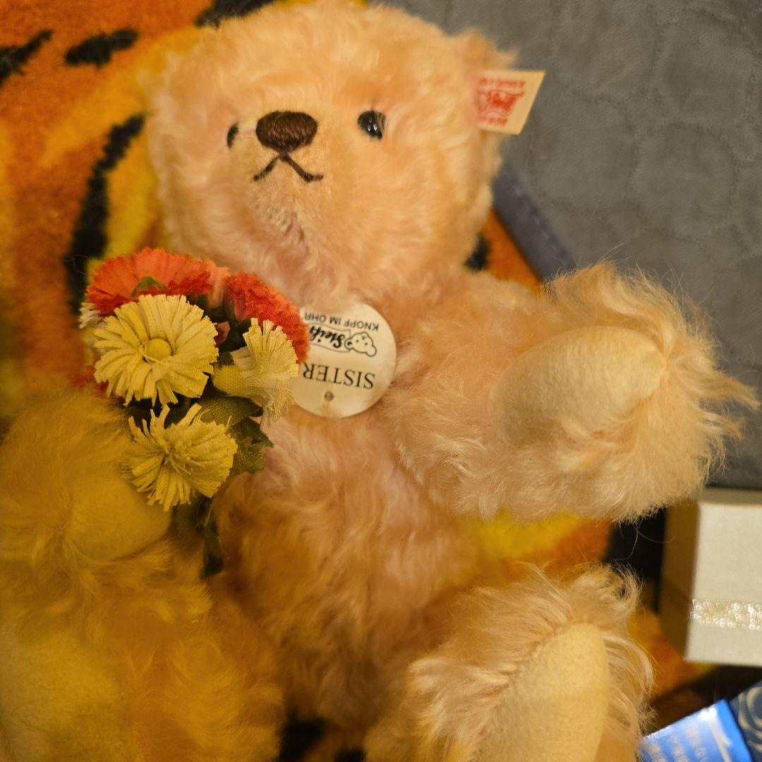 Steiff Sister Bear 花束付きテディベア