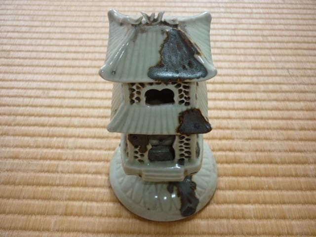 希少 中国 元代から明代（1368～1644）◆龍泉窯 仏塔・仏舎利塔 飛青磁