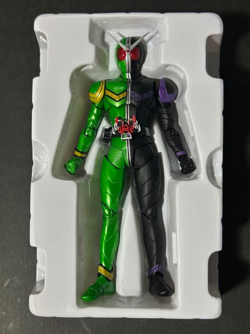 S.H.フィギュアーツ　真骨彫　仮面ライダーW サイクロンジョーカー