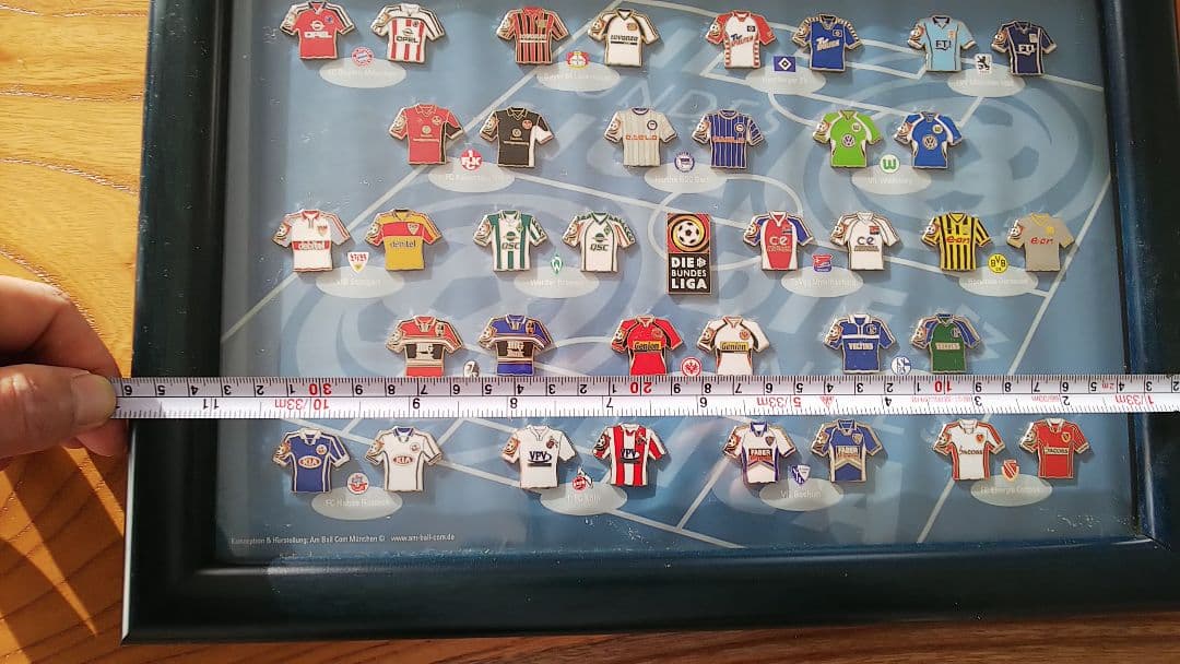 2000-01ブンデスリーガ1部ユニピン37個(ホーム&アウェイ、ロゴ)額付