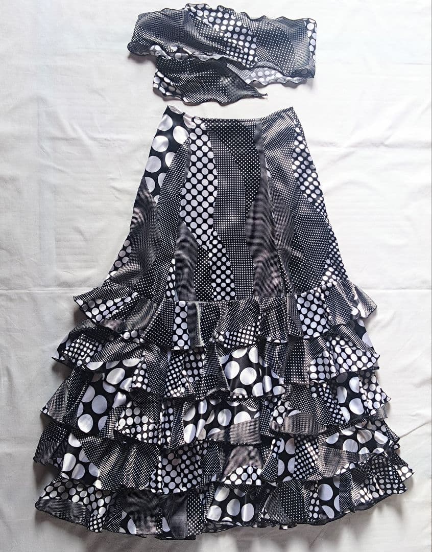 フラメンコ衣装　ファルダとピキージョセット　大小水玉　黒　５段　スカート