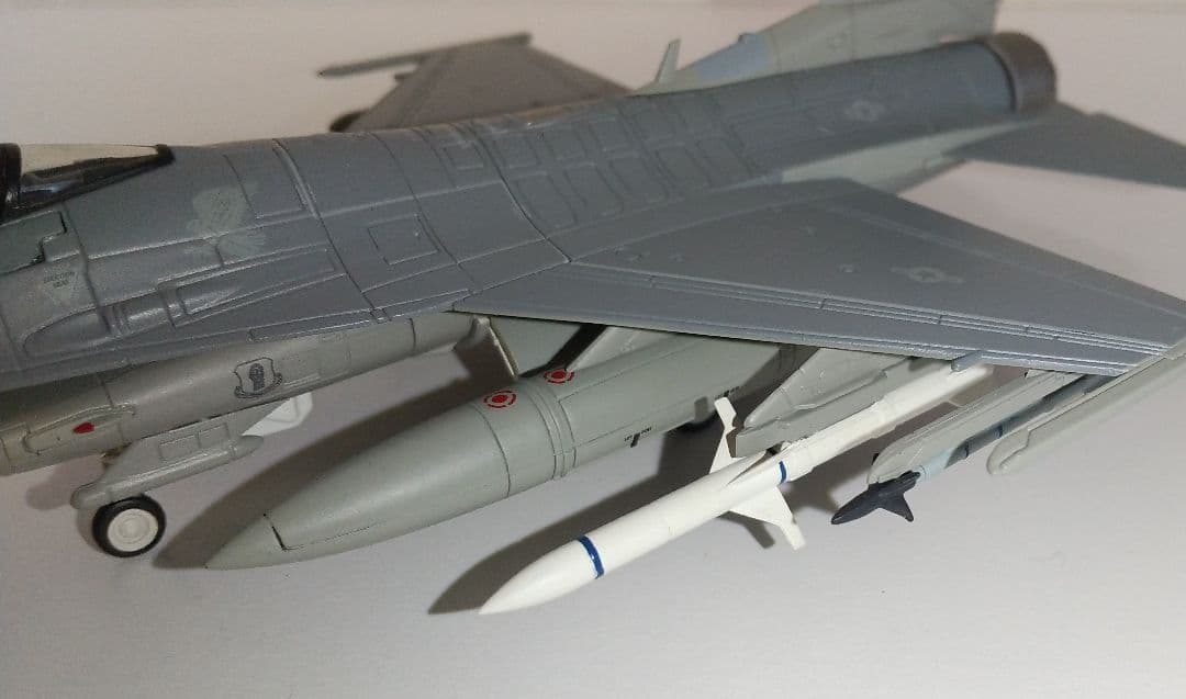 【80年終戦記念】F-16 CM Fighting Falcon ホビーマスター
