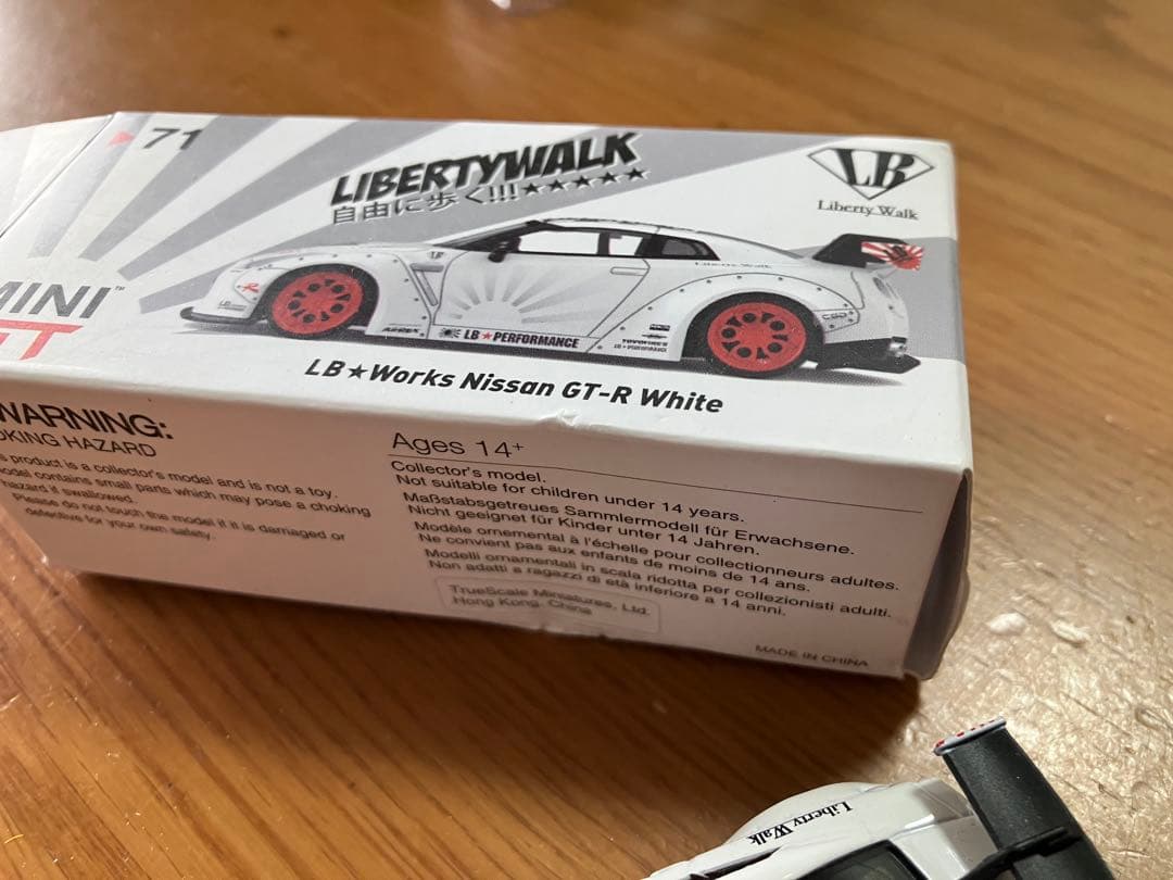 MiniGT LBワークス GT-R35 トイザらス 71