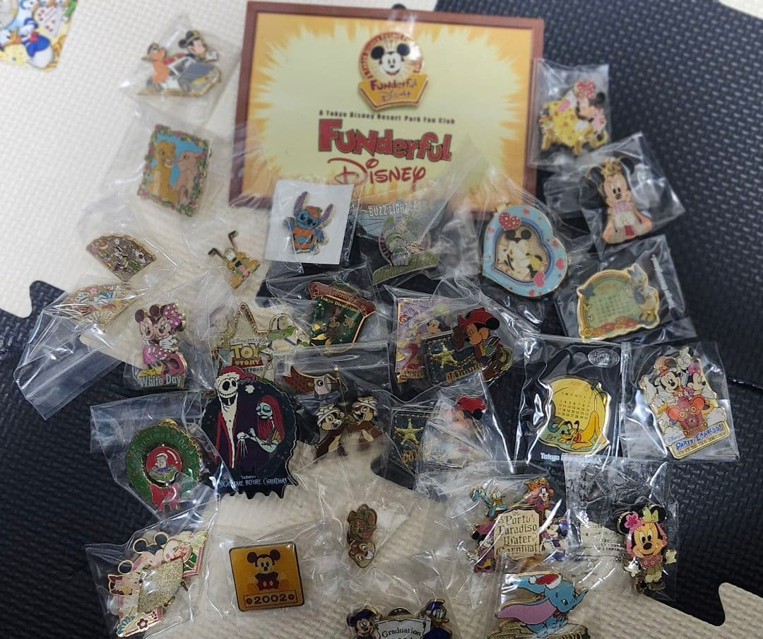 ディズニー　Disney ピンバッジ 200個以上 まとめ売り