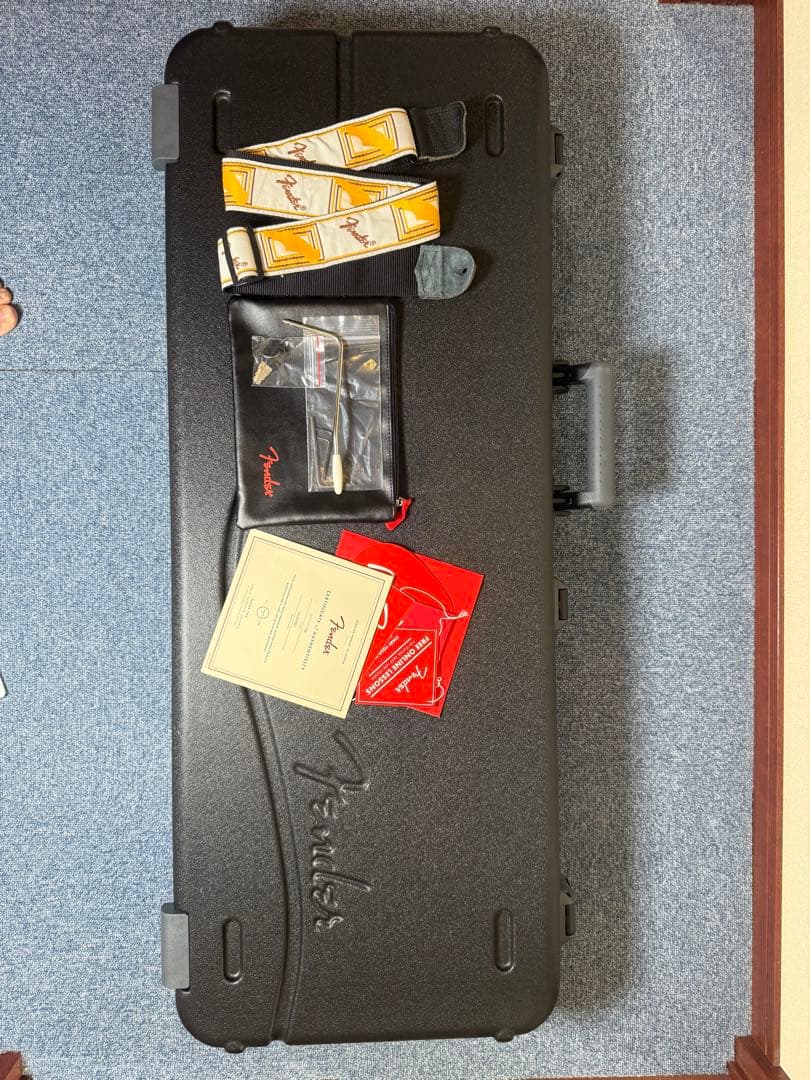 Fender 限定ストラト希少 ! 限定ローズネックモデル