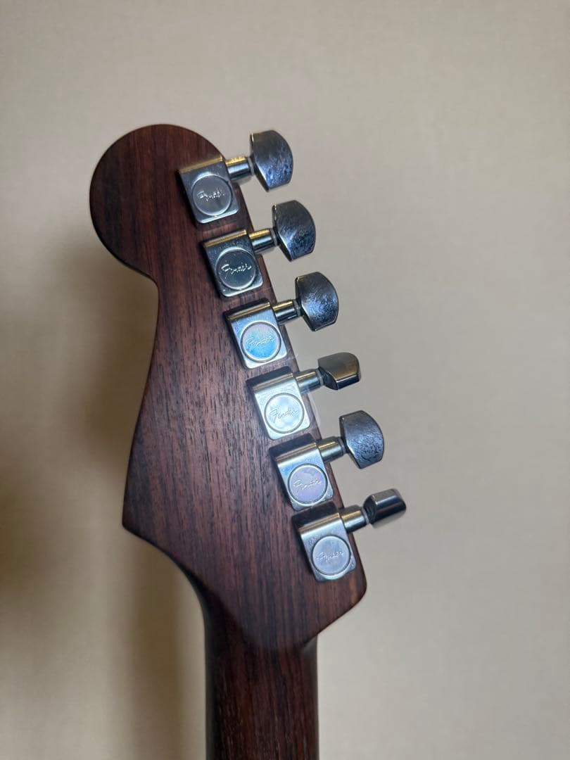 Fender 限定ストラト希少 ! 限定ローズネックモデル