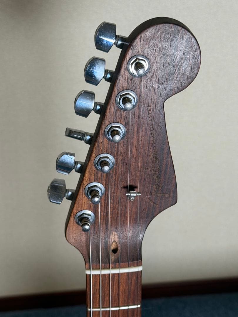 Fender 限定ストラト希少 ! 限定ローズネックモデル