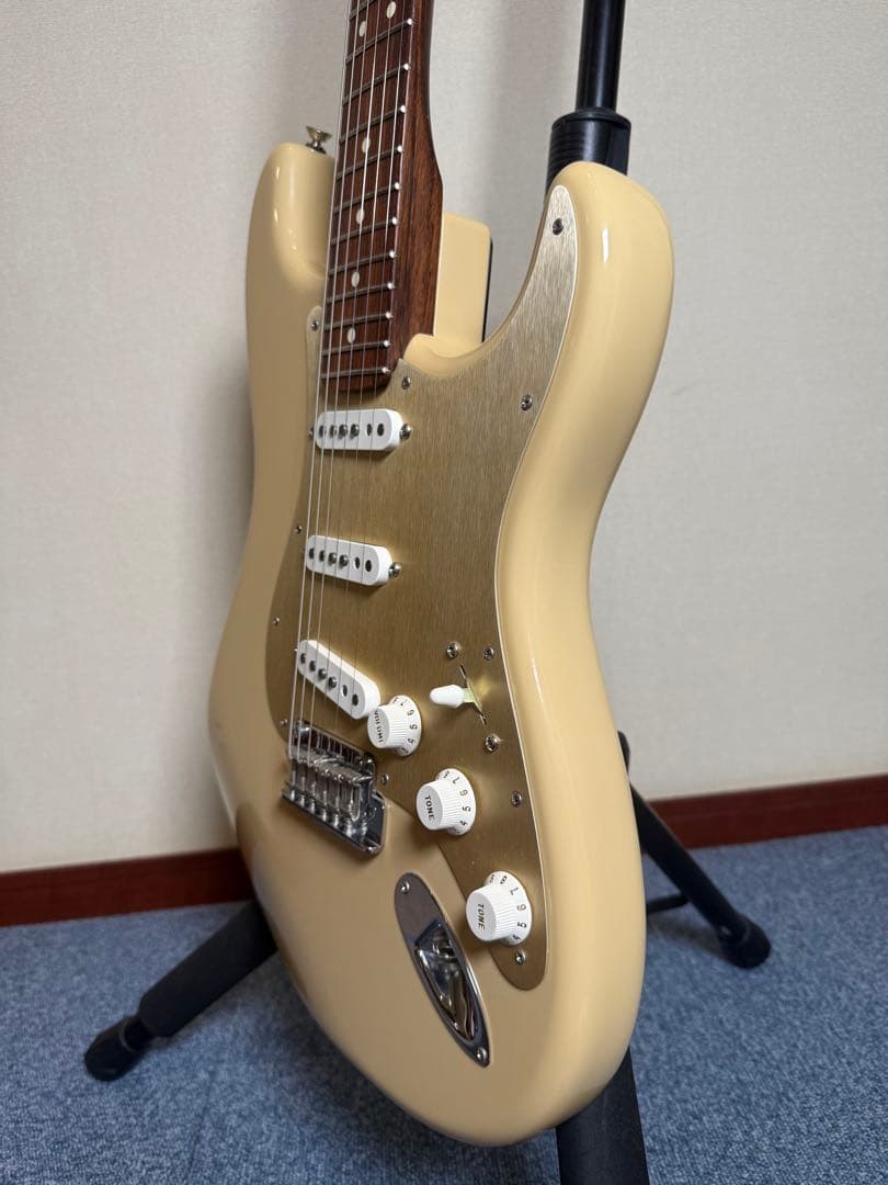 Fender 限定ストラト希少 ! 限定ローズネックモデル