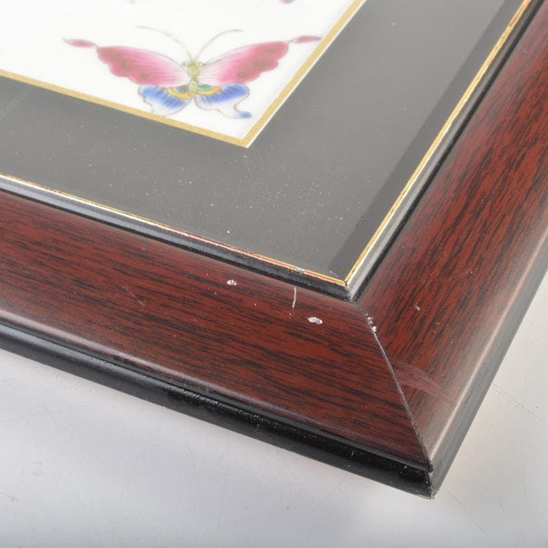 中国　唐木紫壇枠　景徳鎮　粉彩　蝶図　陶板　壁飾　V　5417A