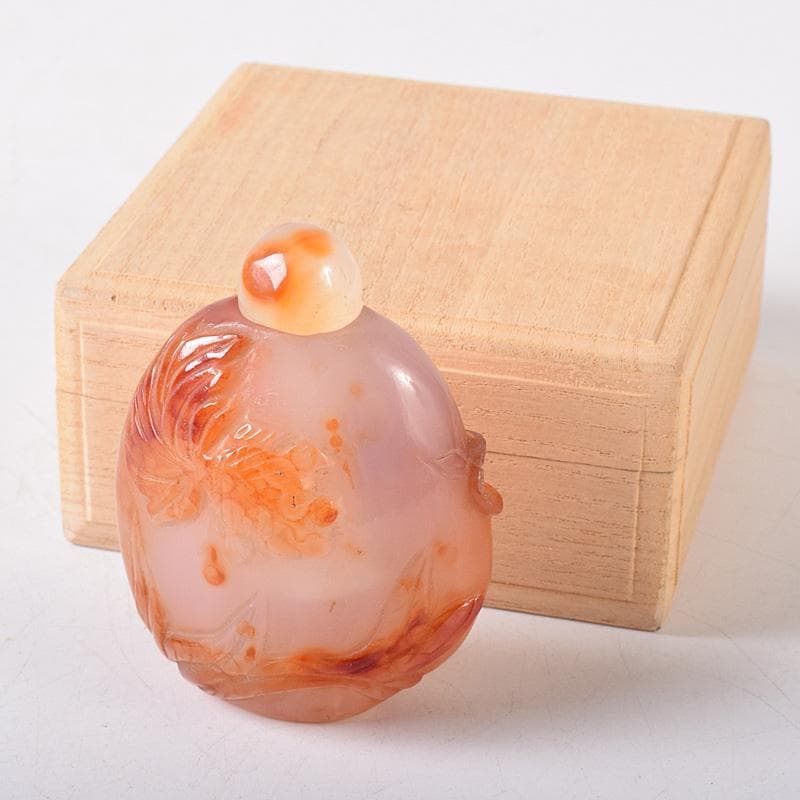 中国　玉石瑪瑙石彫刻　蓮葉金魚刻　鼻煙壷　小壷　時代箱付　M　R8754