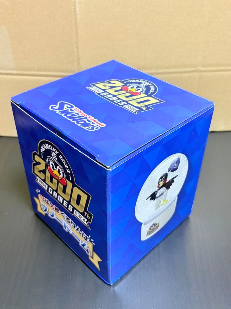 つば九郎2000試合出場達成記念スノードーム