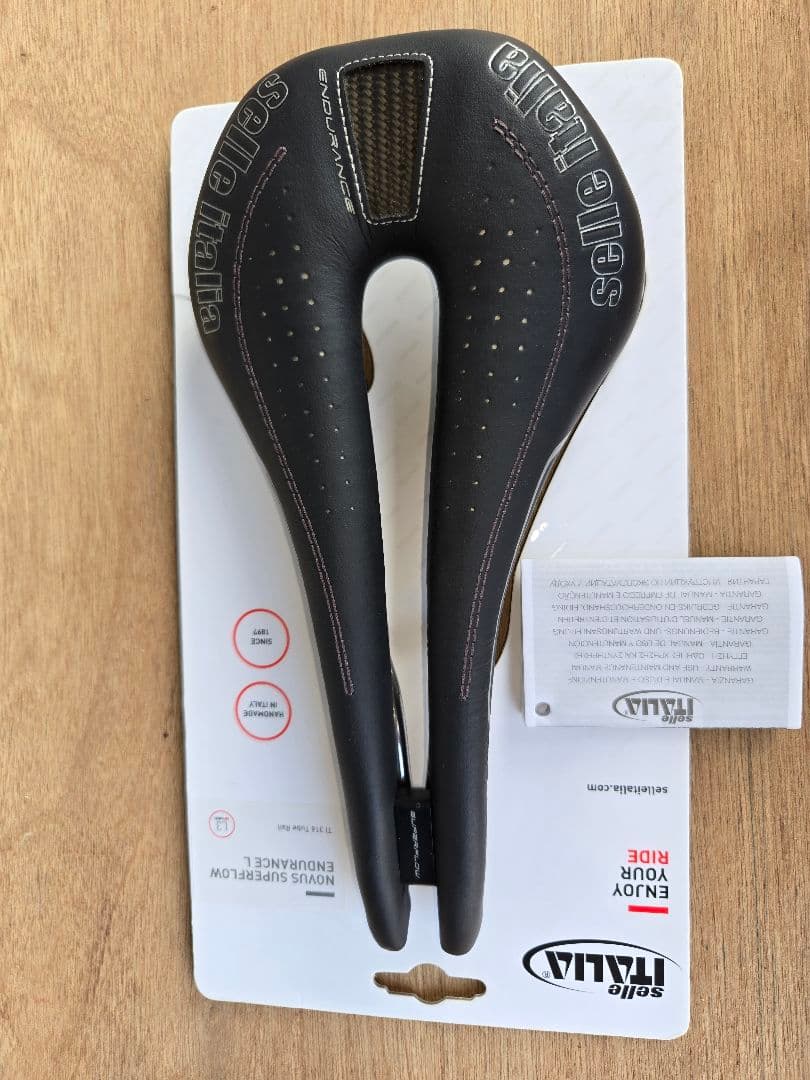 nicoselle italia Novus サドル