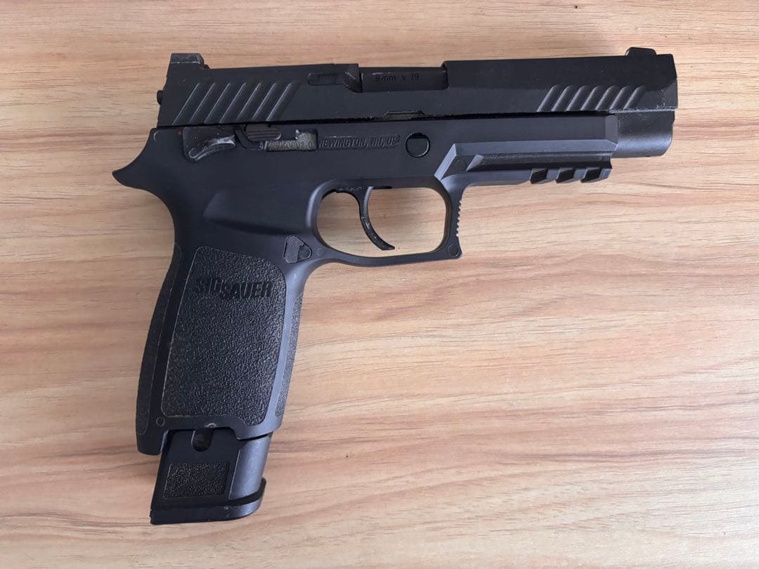 Laylax正規品 SIG PROFORCE M17 CO2ブローバックピストル