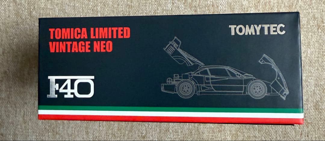 トミカリミテッドビンテージネオ F40 ブラック　1/64