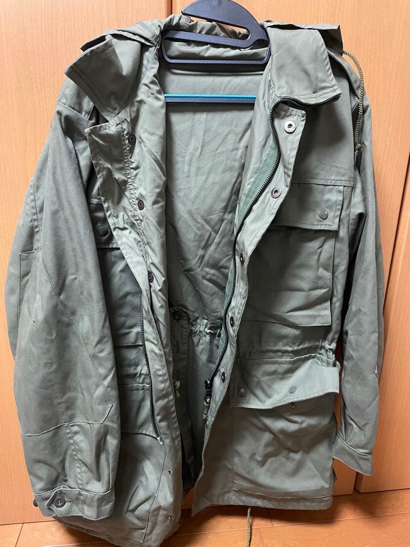 実物スイス軍  マウンテンパーカー  ミリタリージャケット  ユーロミリタリー