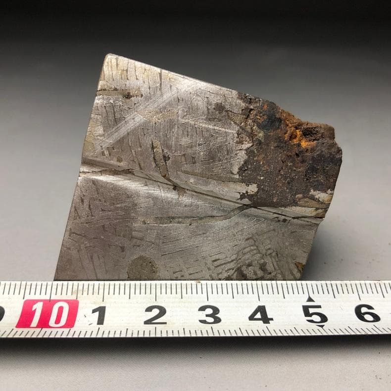 ミ*ド様 隕石 鉄隕石　アルタイ隕石　原皮付き　ナチュラル　原石　重さ約207ｇ