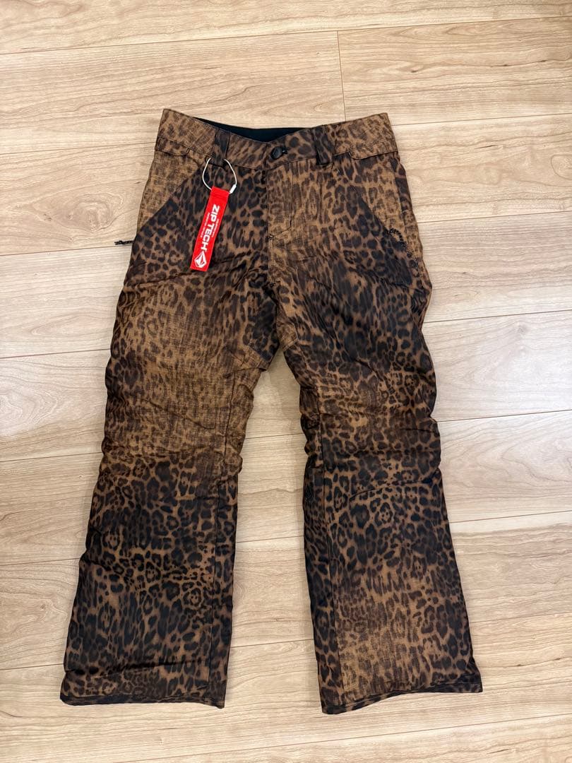 キッズスノーボードウェア　VOLCOM ヒョウ柄　Mサイズ