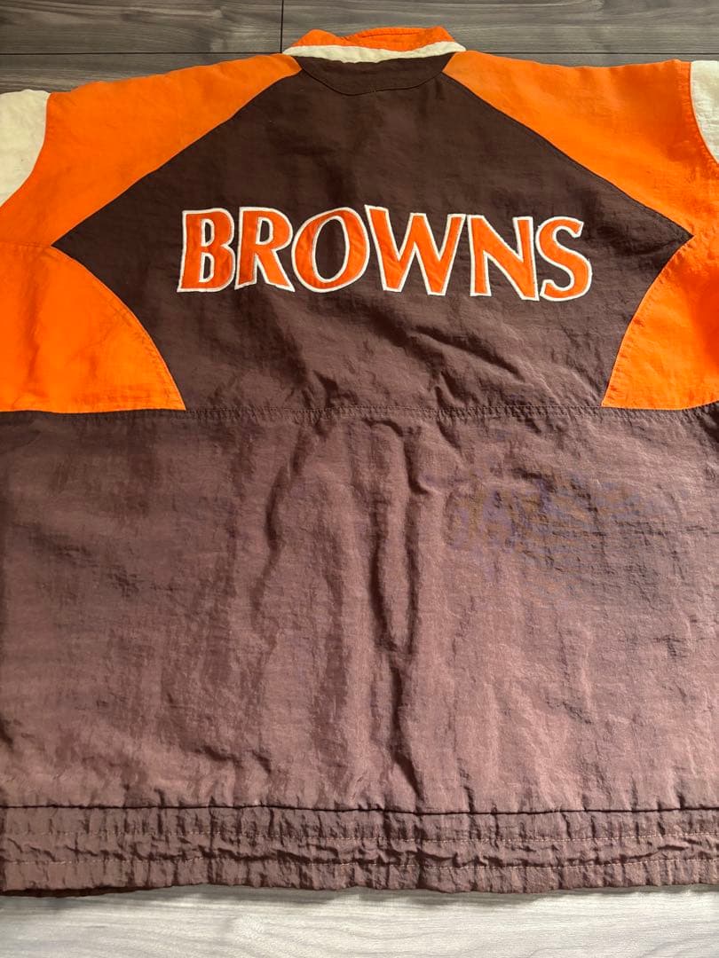 BROWNS ナイロンジャケット　アメフトNFL 中綿ジャケット
