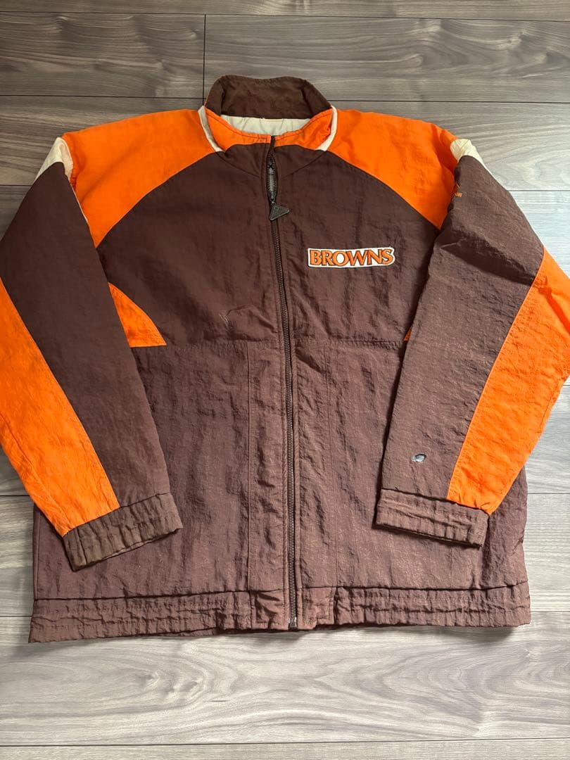 BROWNS ナイロンジャケット　アメフトNFL 中綿ジャケット