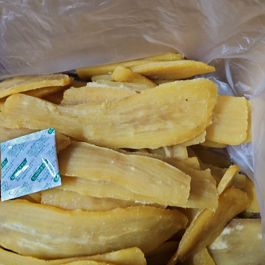 茨城県産　紅はるか　ほしいもシロタクロタスジ大きさ不揃い規格なし箱入り10キロ