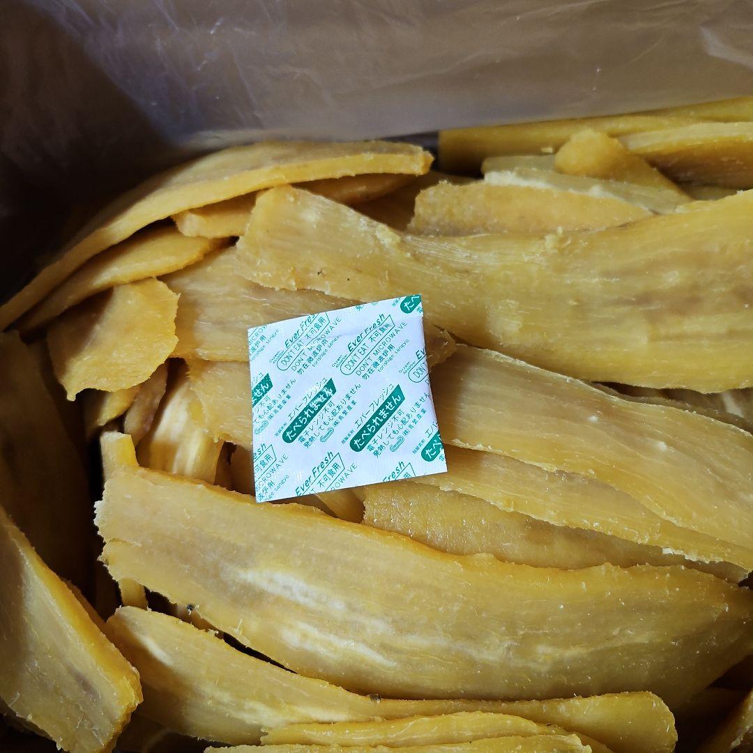 茨城県産　紅はるか　ほしいもシロタクロタスジ大きさ不揃い規格なし箱入り10キロ