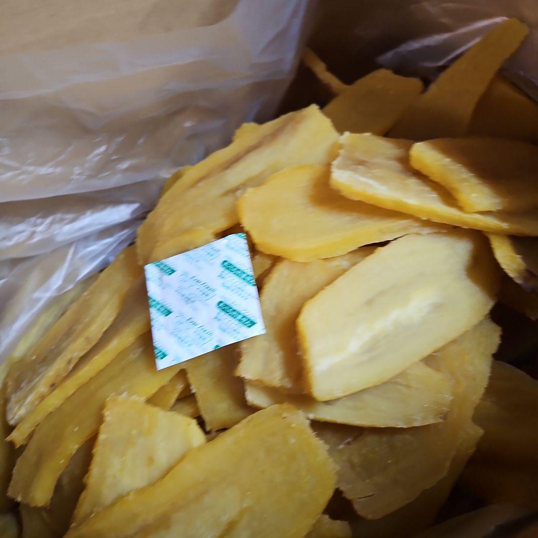 茨城県産　紅はるか　ほしいもシロタクロタスジ大きさ不揃い規格なし箱入り10キロ